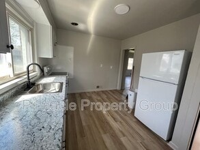 Building Photo - 834 N Leroy St