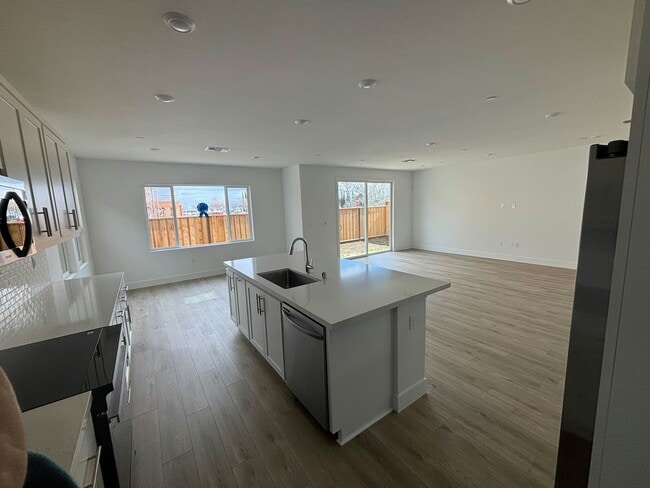 Building Photo - 344 N Geyserville Wy