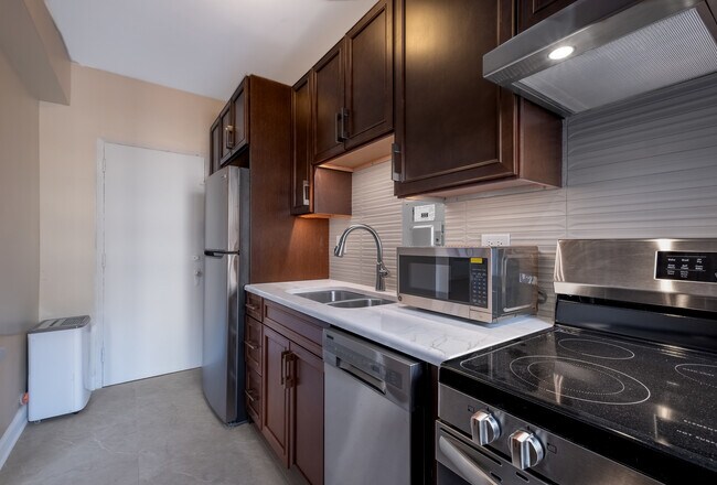Building Photo - 5040 N Marine Dr
