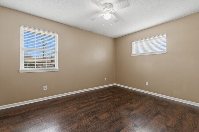 Building Photo - Nice 3 Bedroom 2 and a Half Bathroom House in Jacksonville, Arkansas
