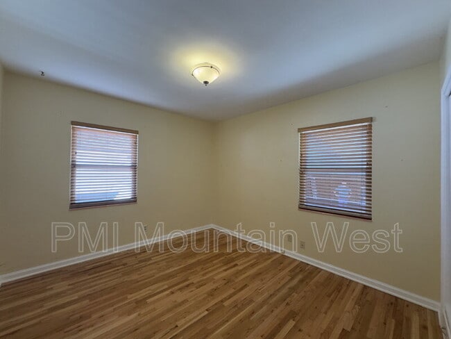 Building Photo - 1878 E Stratford Ave