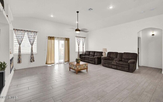 Building Photo - 12365 Desert Wolf Ave