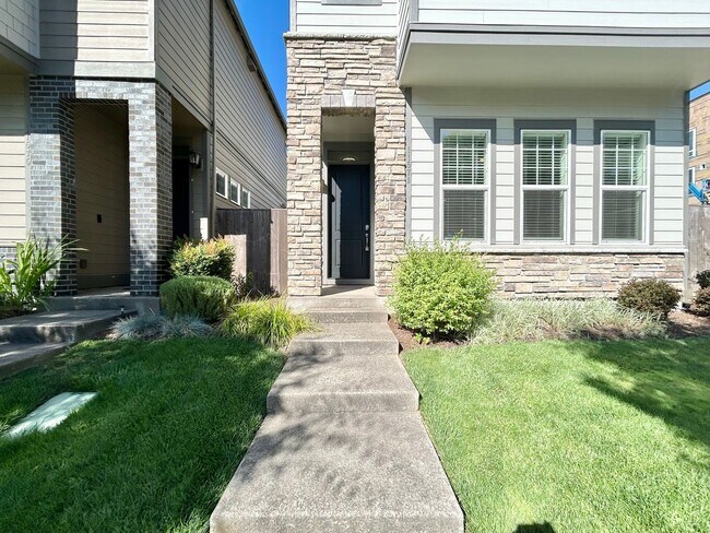 Building Photo - Luxury and Convenience Awaits in this Stunning 3 Bedroom, 2.5 Bathroom House with Abundant Parkin...