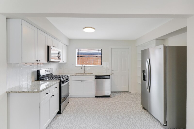Building Photo - 5729 Pinon Vista Dr