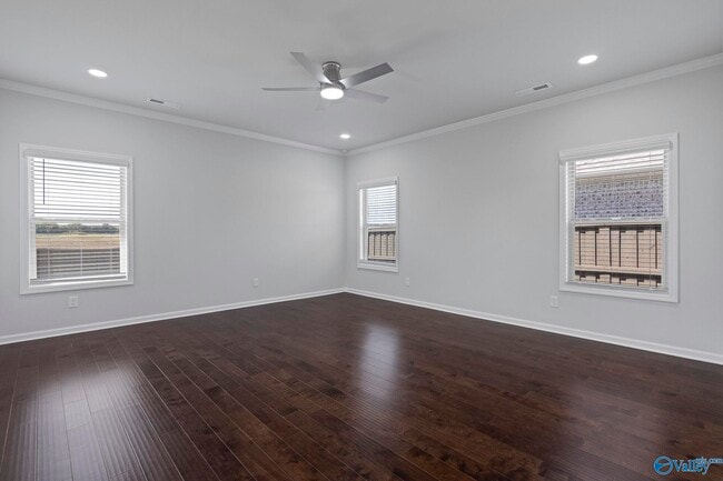 Building Photo - 279 Shubert Dr