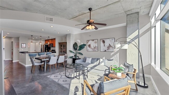 Building Photo - 525 E Jackson St