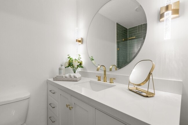 Building Photo - APARTMENT