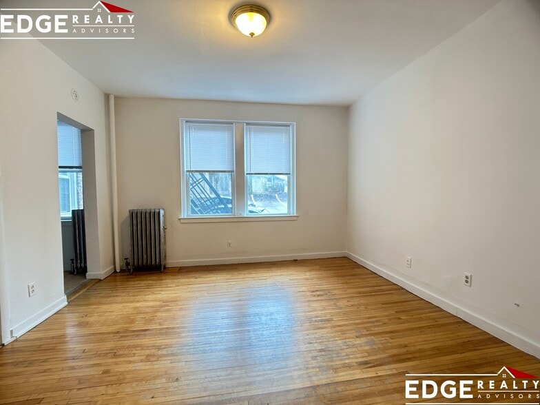 Building Photo - 160 Strathmore Rd