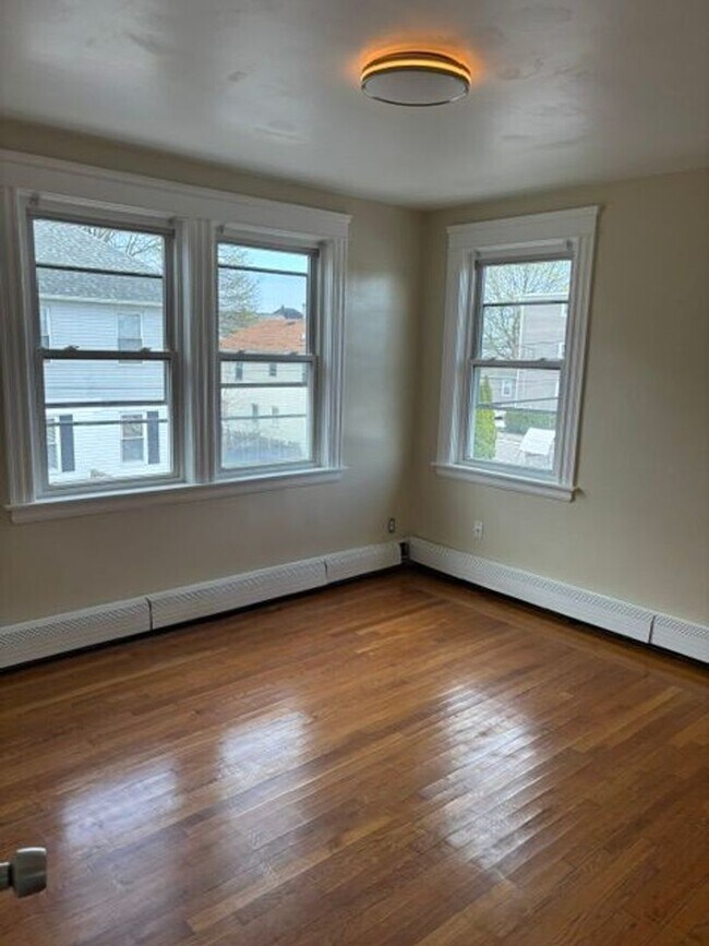 Building Photo - 121 Ledge St