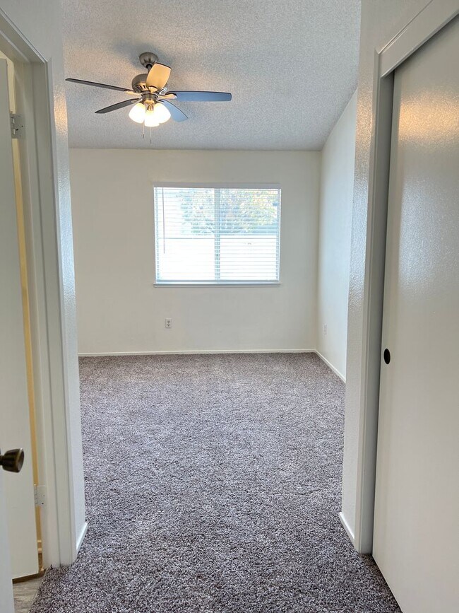 Building Photo - SOUTHWEST BAKERSFIELD **SINGLE STORY**