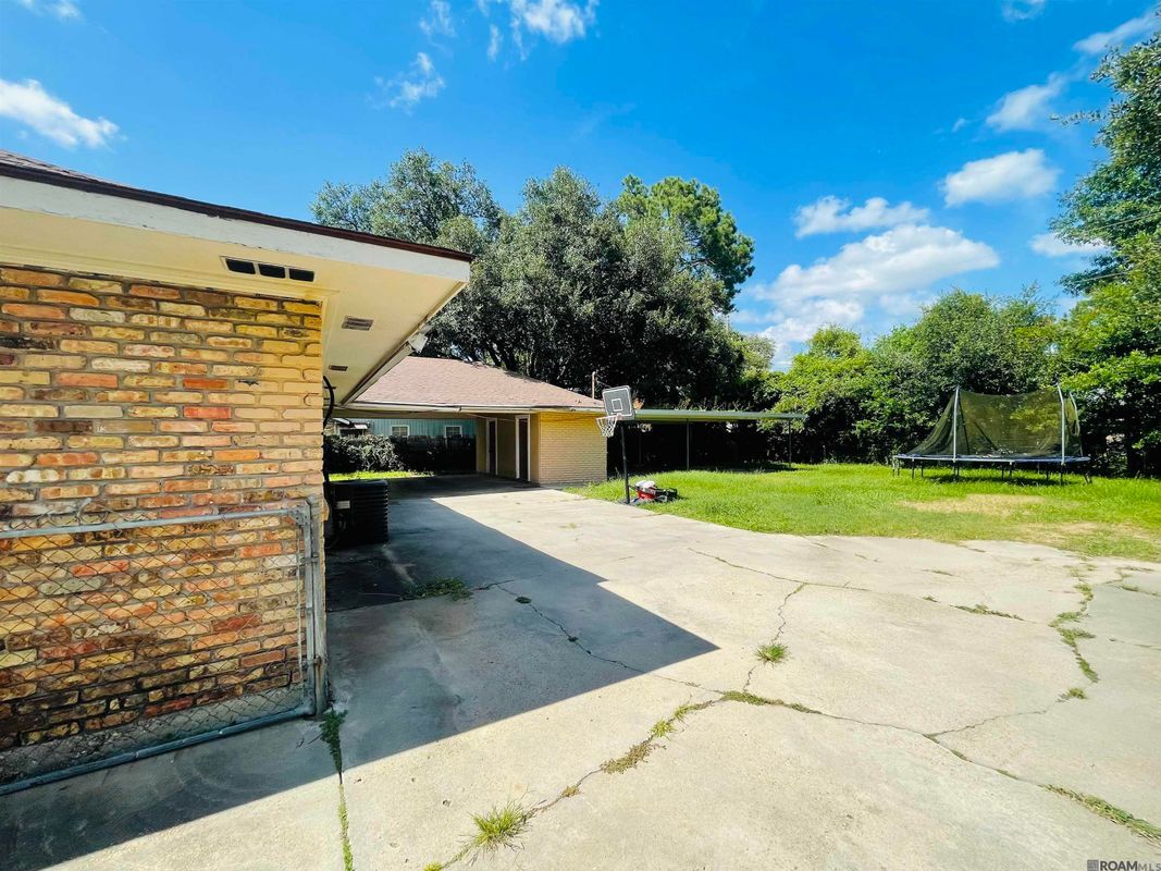 Building Photo - 4036 Ridgemont Dr