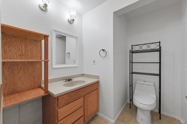 Building Photo - 12 Byron Cir