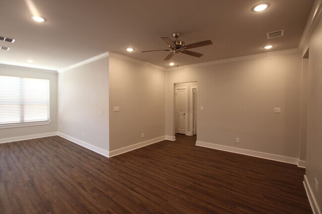 Building Photo - COMING SOON! Luxury 3 Bedroom 2 Bath Townh...