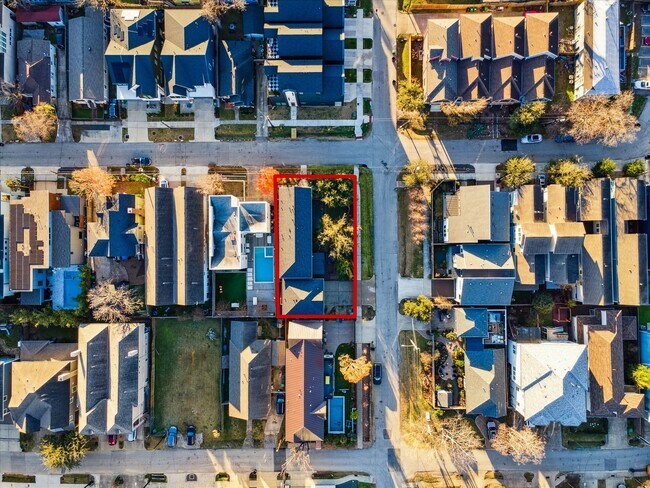 Building Photo - 840 Alexander St