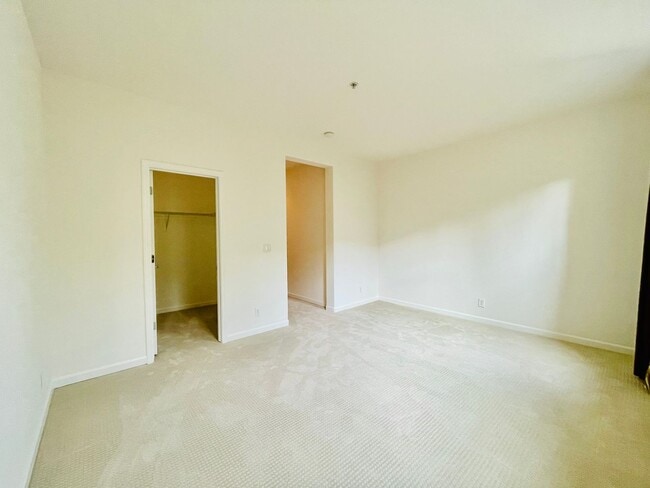 Building Photo - Gorgeous 3 Bed/3 Bath Home in Peaceful Community - Impeccably Maintained