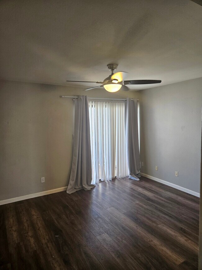 Building Photo - 885 N Granite Reef Rd