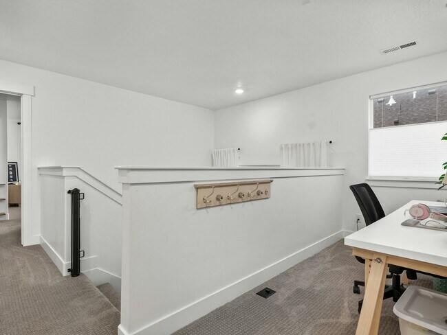 Building Photo - 627 S Meade St