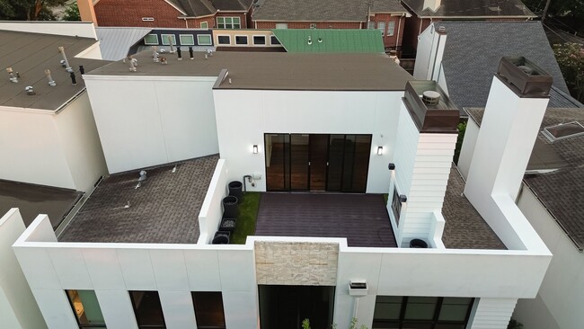Building Photo - Beautiful contemporary home in the sought-...
