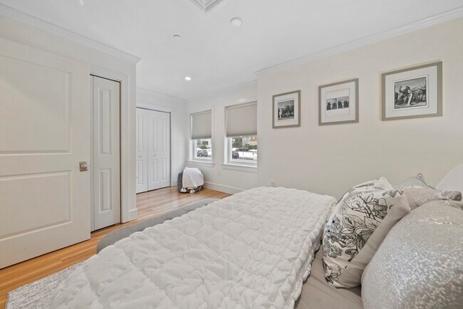 Building Photo - 321 Hammond Pond Pkwy