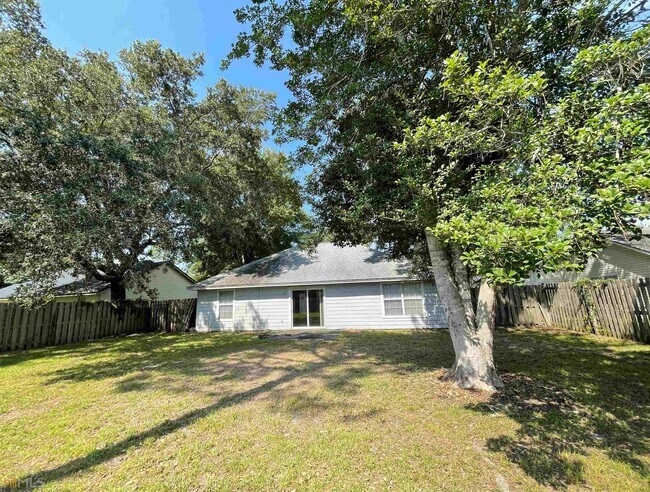 Building Photo - 304 McQueen Cir