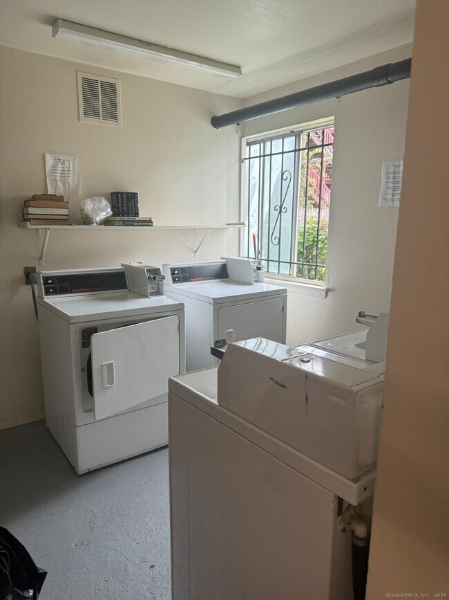 Building Photo - 25 St Stephen St