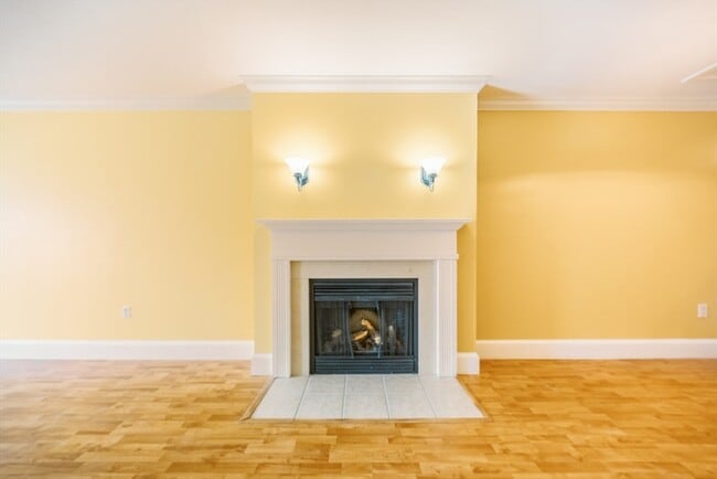 Building Photo - 426 Mt Hope St