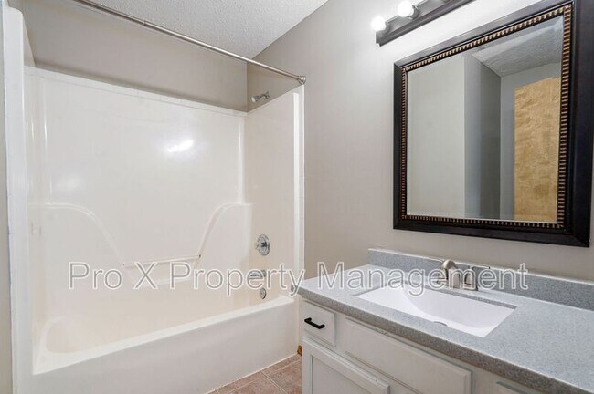 Building Photo - 4223 W Madison St