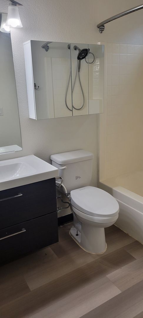 Building Photo - Your Next Home in One of Roseville’s Most Desired Neighborhoods!