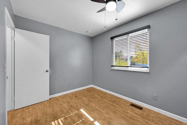 Building Photo - $1,945.00, 4-bed, 2-bath located in Colora...