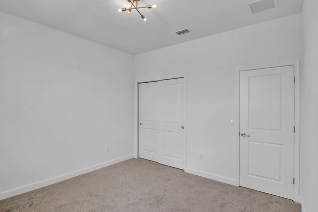 Building Photo - 14075 SW Thorens Dr