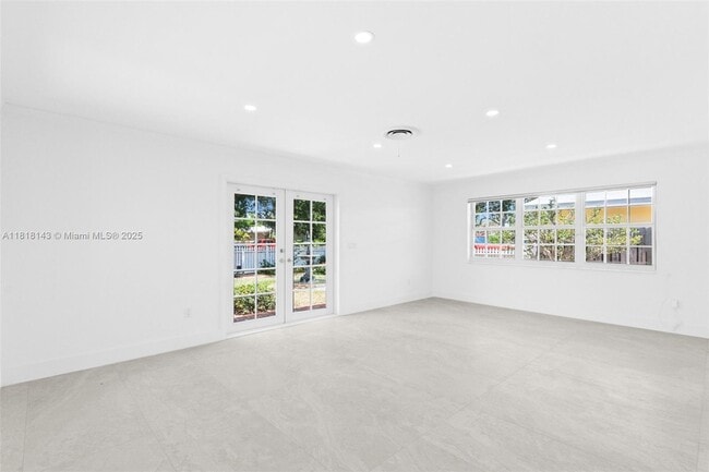 Building Photo - 2070 NE 54th Ct
