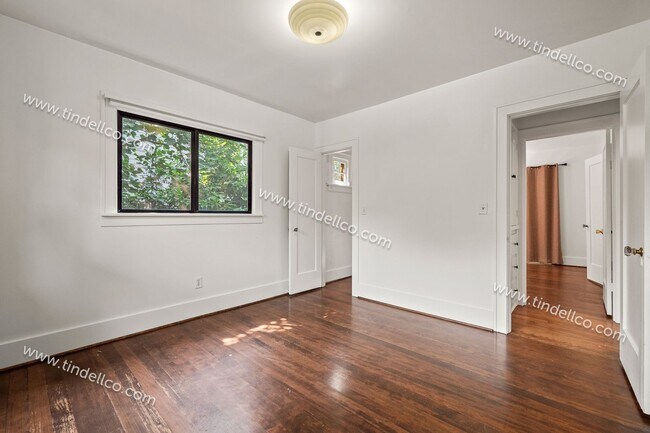 Building Photo - Modern Mediterranean 2 Bed/2 Bath with plenty of space - Pet Friendly!