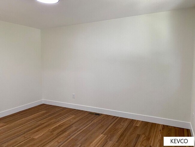Building Photo - Tastefully Renovated Home!