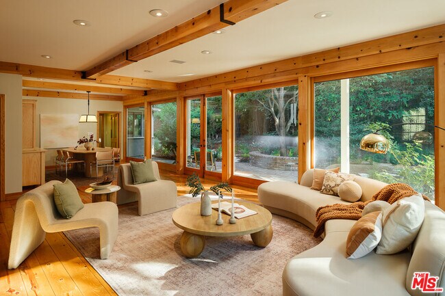 Building Photo - 7972 Mulholland Dr