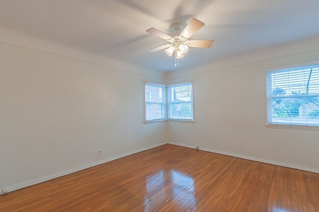 Building Photo - 1056 Carmona Ave
