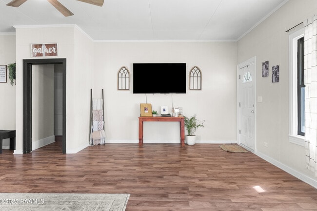 Building Photo - 501 Daspit St