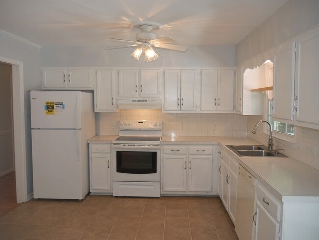 Building Photo - 124 Woodburn Pl