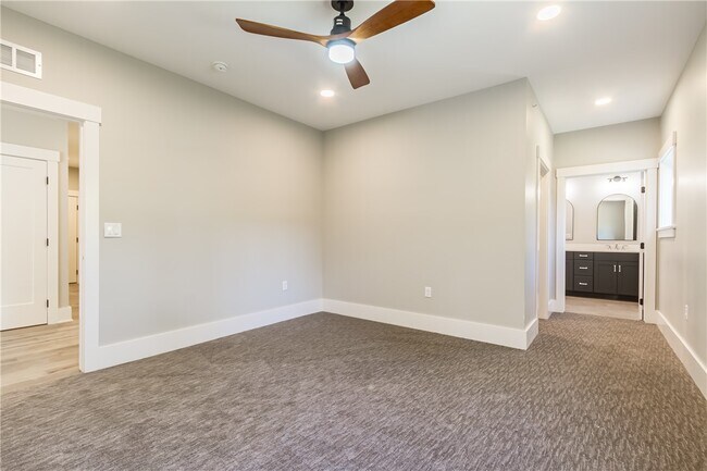 Building Photo - 640 Jefferson Ave