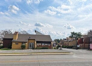 Building Photo - 7152 Fair Oaks Ave