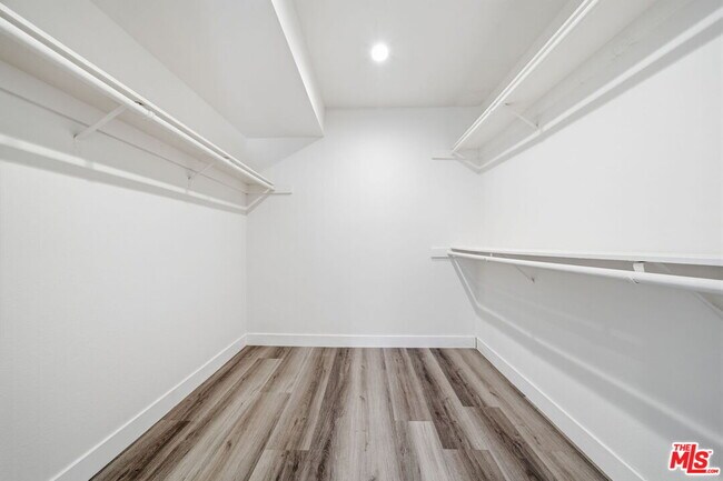 Building Photo - 6212 Fulton Ave