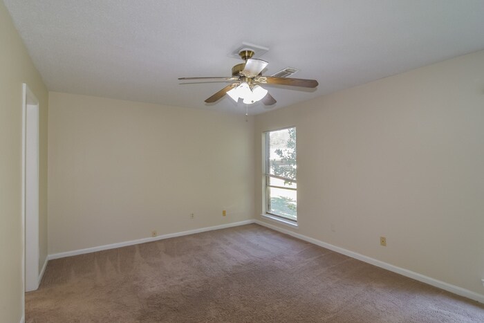 Building Photo - 463 Larkwood Dr