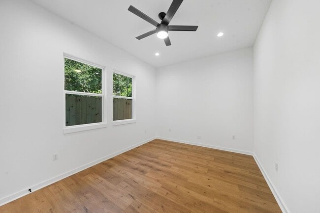 Building Photo - 5029 Van Fleet St