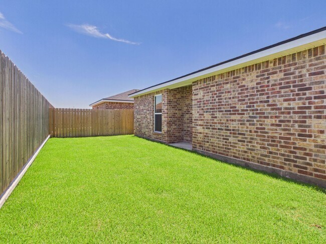 Building Photo - Great 2 Bedroom in West Plains District