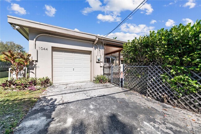 Building Photo - 1044 NE 97th St