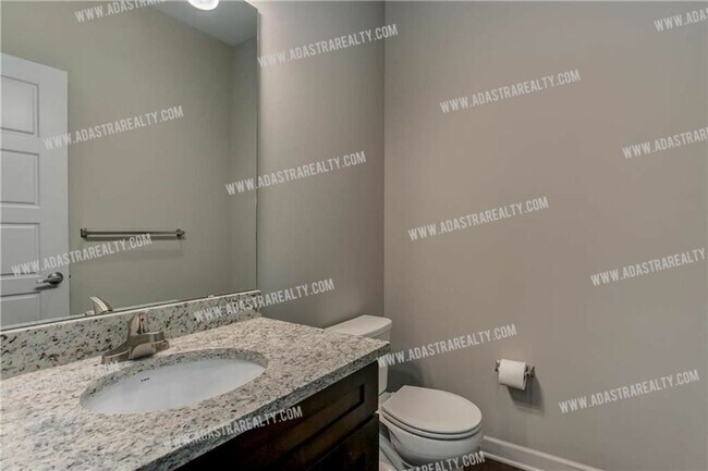 Building Photo - Like New Blue Valley Townhome-Available NOW!!