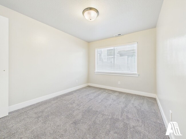 Building Photo - 14447 S Quiet Shade Dr