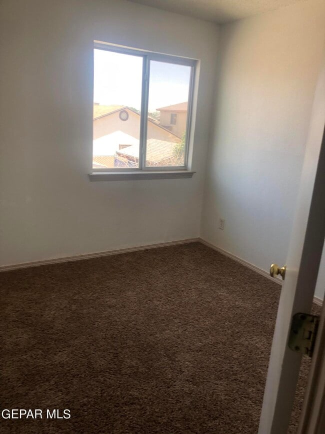 Building Photo - 409 Valle Fertil Dr