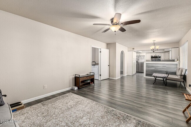 Building Photo - 2502 E Malibu Dr