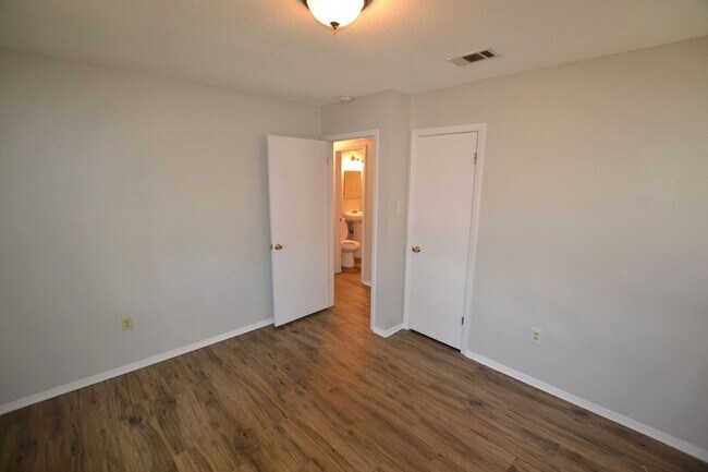 Building Photo - Location!  Location!  Newly updated, 3 bedroom, 1.5 bath home in Baker