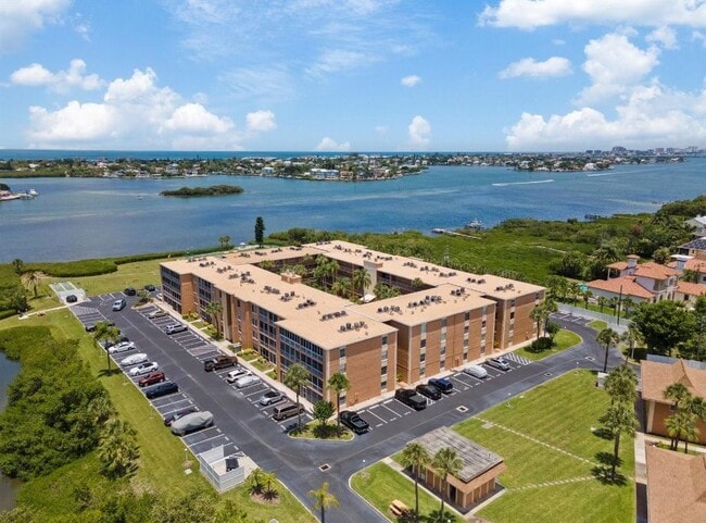 Building Photo - 12760 Indian Rocks Rd